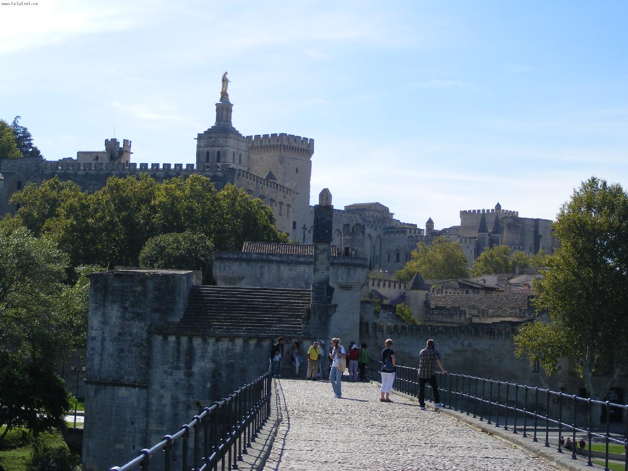 Foto: Avignon-Pohled z mostu na star� m�sto