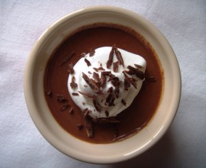 Recept online: �okol�dov� kr�m se �leha�kou: �okol�dov� kr�m ze sam�ch dobrot pod�van� v misk�ch ozdoben�ch �leha�kou